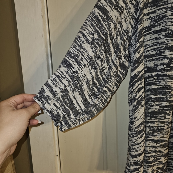 FRED DAVID Womens size 1X gray and white striped shirt - Picture 7 of 7